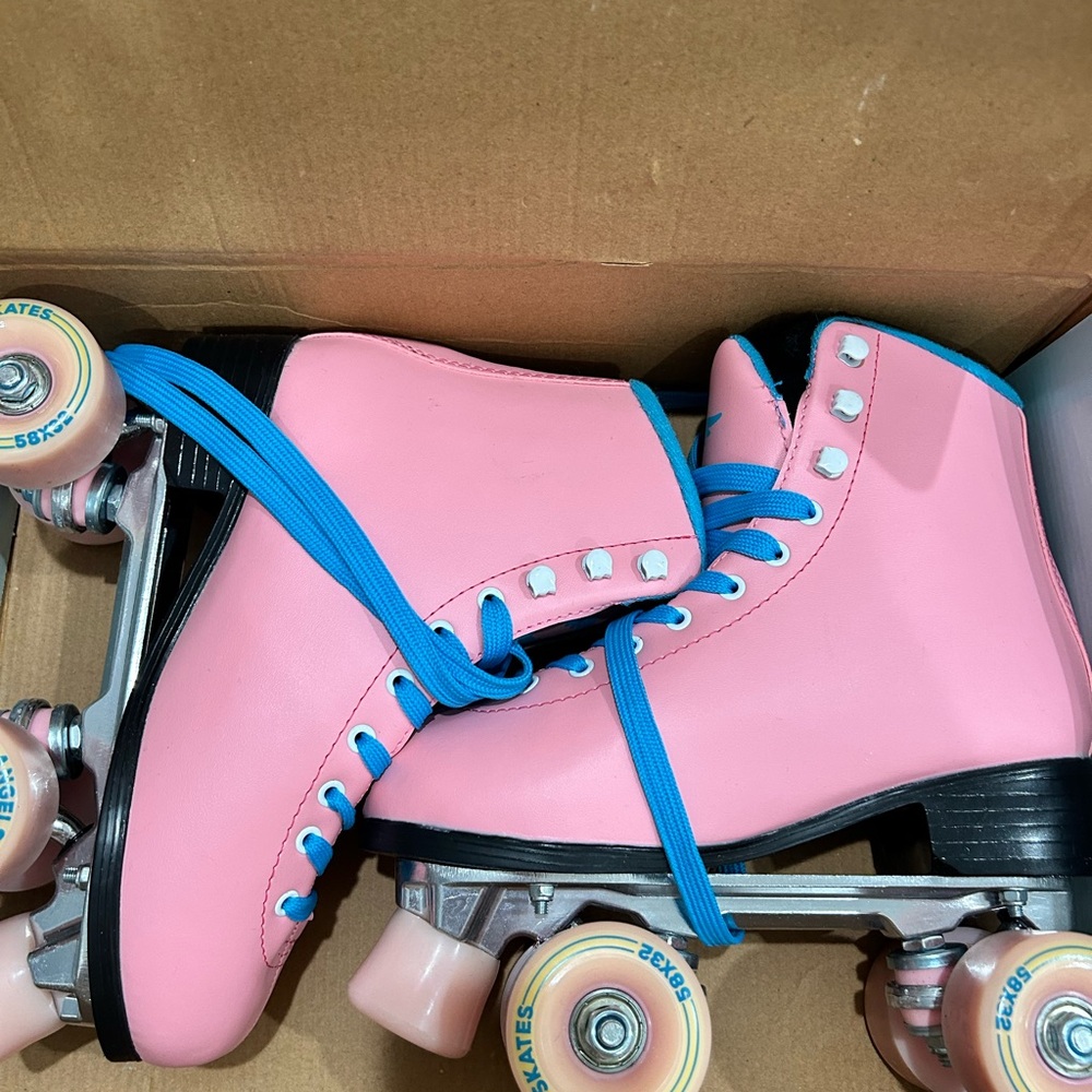 Angle Skates Pink Roller Skates with Blue Laces - Picture 4 of 5